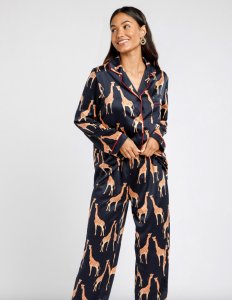 Chelsea Peers Women's Navy Giraffe Satin Classic Pajama Set