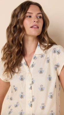 The Cat's Pajamas Women's Queen Bee Luxe Pima Cotton Capri Pajama Set in Honey