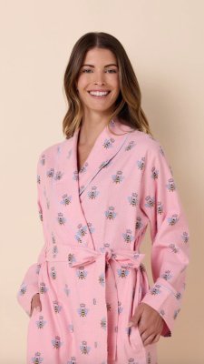 The Cat's Pajamas Women's Queen Bee Luxe Pima Cotton Shawl Collar Robe in Pink