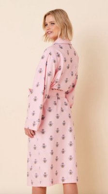 The Cat's Pajamas Women's Queen Bee Flannel Shawl Collar Robe in Pink