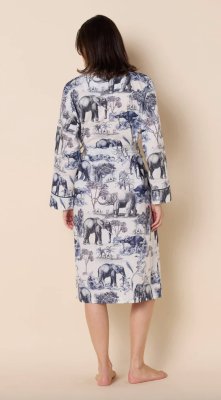 The Cat's Pajamas Women's Safari Toile Luxe Pima Cotton Shawl Collar Robe in Blue