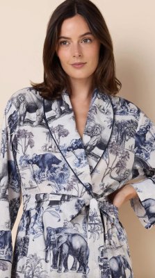 The Cat's Pajamas Women's Safari Toile Luxe Pima Cotton Shawl Collar Robe in Blue